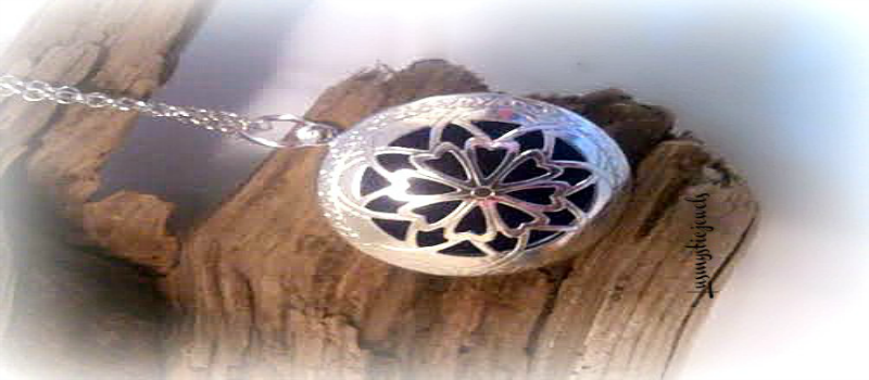 Lusmysticjewels's tweet photo. https://t.co/yZDbxzN4Xg
#aromatherapylocket #essentialoils #EpicOnEtsy #younglivingoils
#Lusmysticjewels #diffusernecklace
#homeopathic https://t.co/ayZEbSfQmw