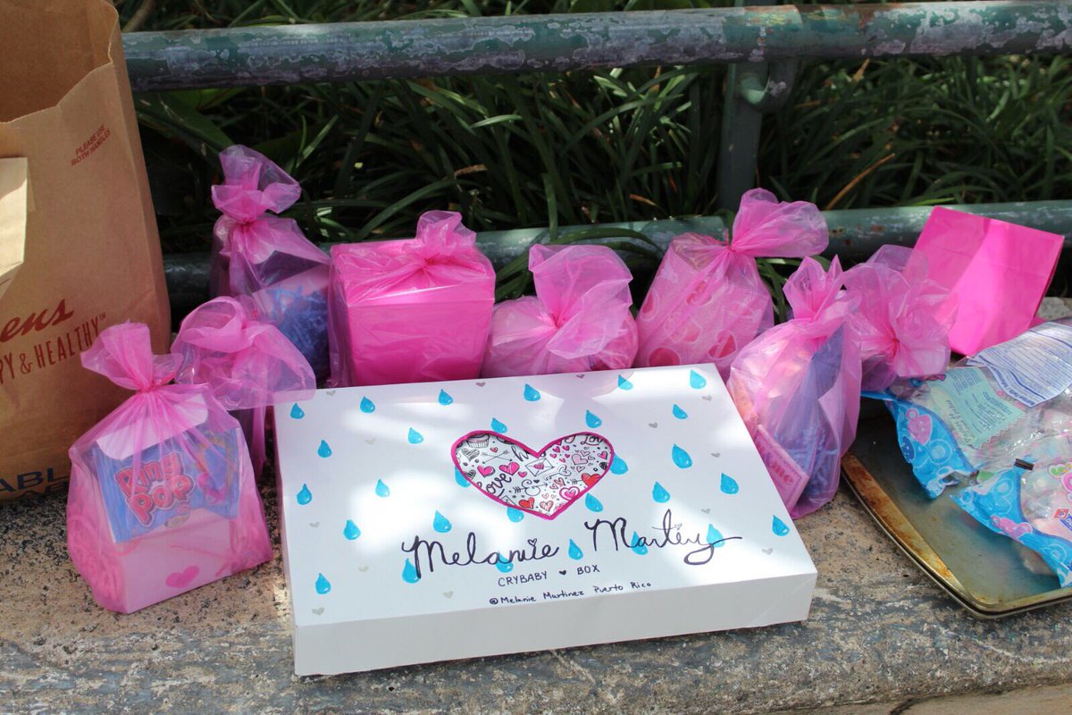 OFCMelanieMPR's tweet photo. @MelanieLBBH The first "meet up" in Puerto Rico!!❤PUERTO RICO LOVES YOUUU💖 I HOPE YOU SEE THIS 📌❤XOXO https://t.co/2Ip8zDW7xR