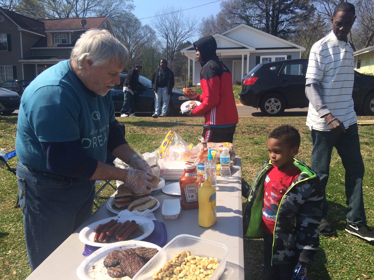 cmdreamcenter's tweet image. Just call us Dream-fil-A, because serving those in need is truly our pleasure.