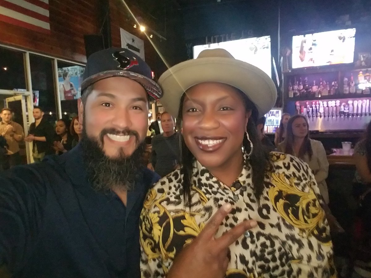 Kid_A83's tweet photo. Hanging out with @MorenaRoas at #LittleJsBar https://t.co/ezurvo6Nih