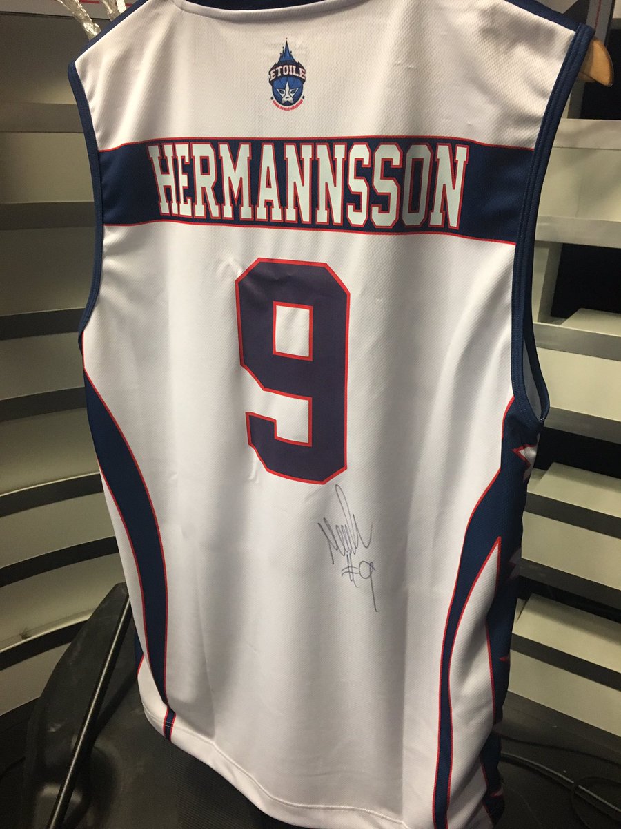 Langar þig í þessa treyju áritaða af <a href="/hermannsson15/">Martin Hermannsson</a> og 4 miða á lokakvöldið okkar á Ægisgarði 10.mars ? RT - dregið 8.mars #dominos365