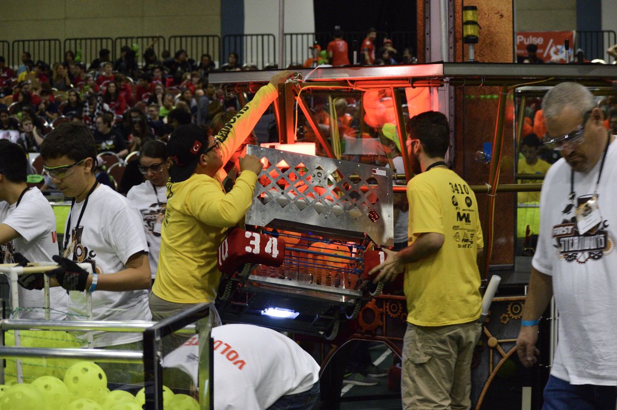 Teamlife3410's tweet photo. Competition went great! Look at the robot hang!!! #omgrobots #FirstRobotics https://t.co/16JrFc301Q