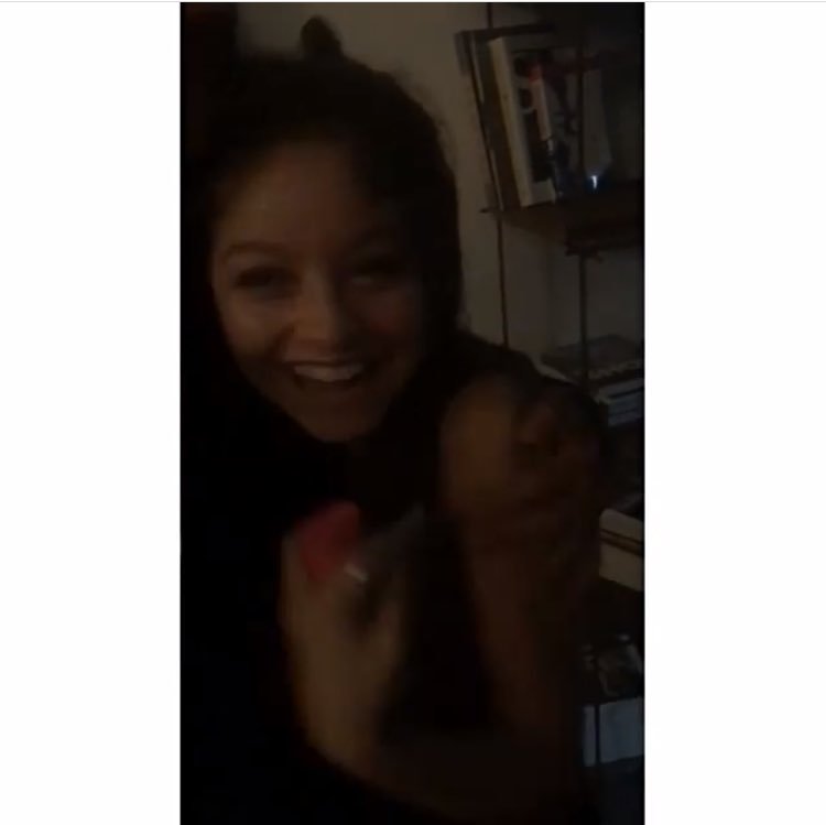 SmileForKarol's tweet photo. Que linda tu reacción 😍😭 Mucha emoción 😭💘 @karolsevilla https://t.co/hI6BMoONrv