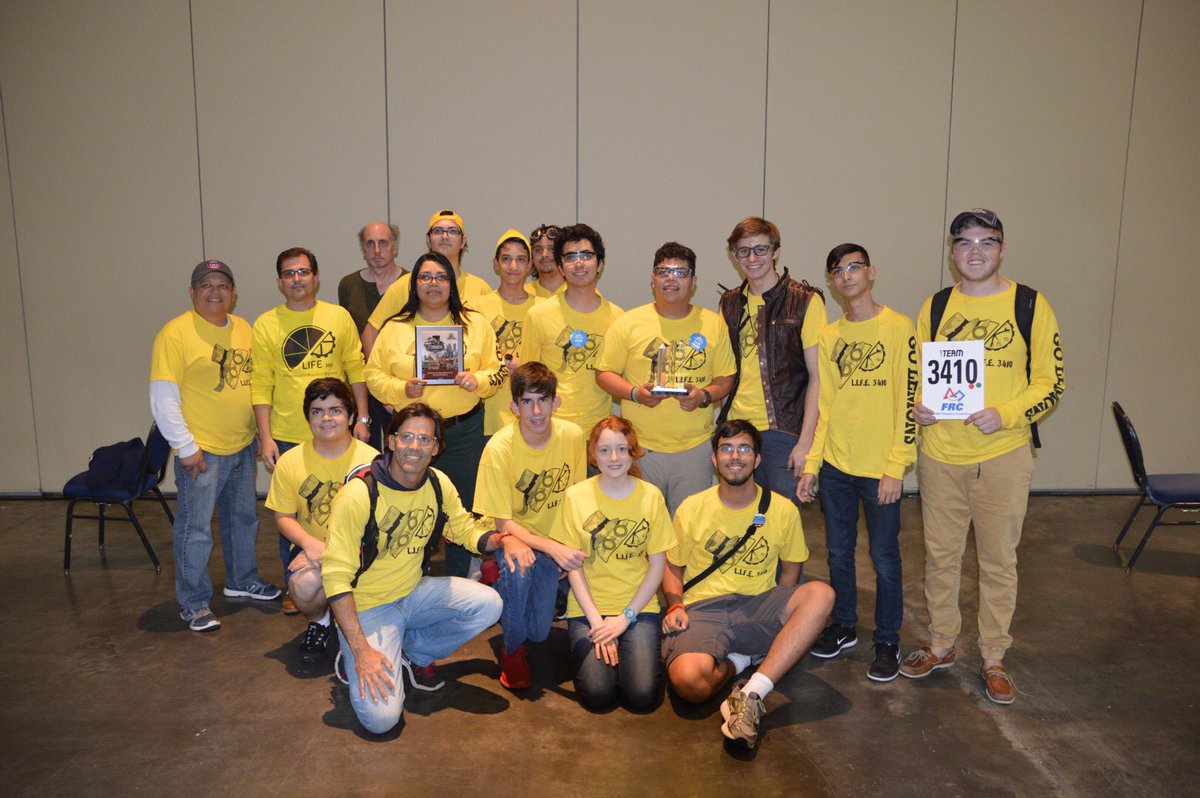 Teamlife3410's tweet photo. We won the gracious professionalism award!!! #omgrobots#firstrobotics https://t.co/CIpfpBIgZO
