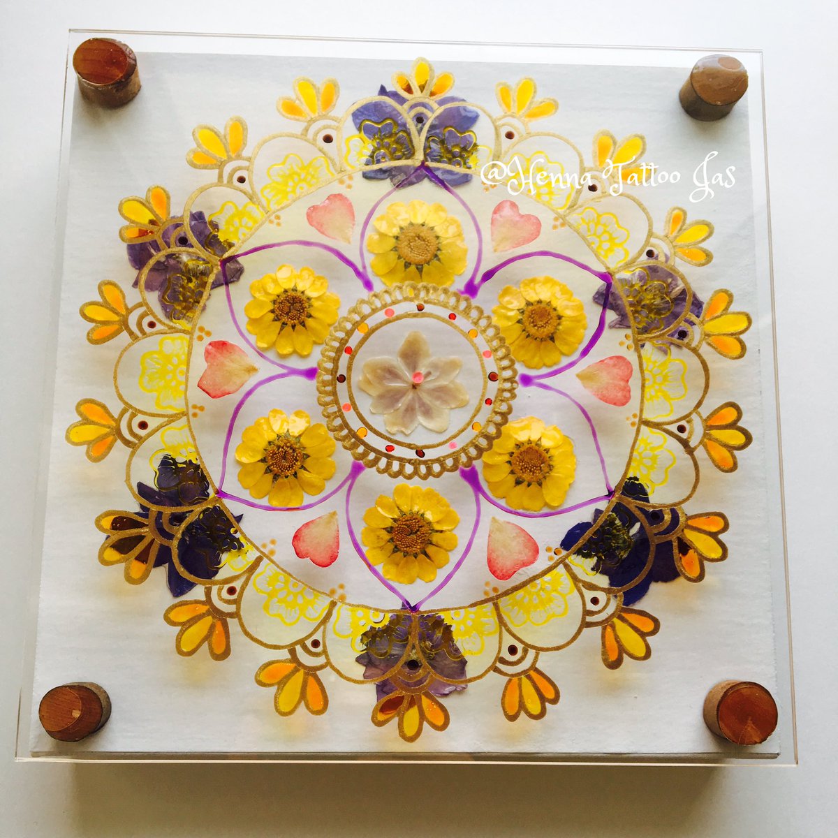 Jas Art En Twitter ちょっと和風に Bit Japanese Style Art オーダー メヘンディ ヘナタトゥー 花曼荼羅 和風 金継ぎ風 花 曼荼羅 マンダラ アート 手描き ドライフラワー Order Mehendi Mandala Art T Co Ftuiktmy8o