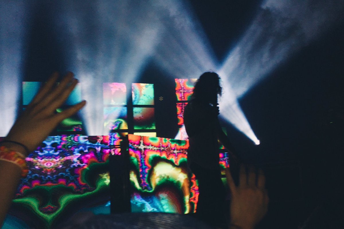 alyssa_singhh's tweet photo. @HippieSabotage was so fucking amazing. such a crazy experience 🎶♠️ https://t.co/A9e7ZPCyC3