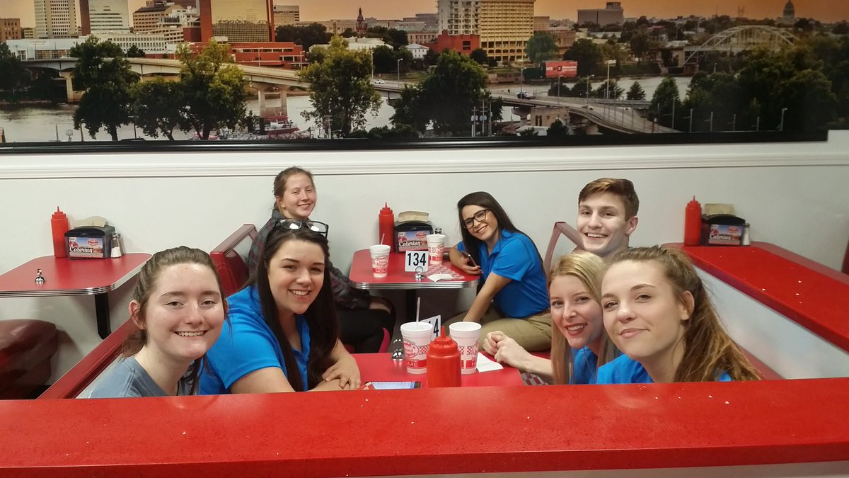 AlmaDECA's tweet photo. Officer team impromptu dinner @davidsburgers! @DECAInc @DECA_CONNOR @katiefisherVP @GraceMurphy22 @AnnaSpaulding #Christina @abbyvandenberg https://t.co/IBbQCehxJV