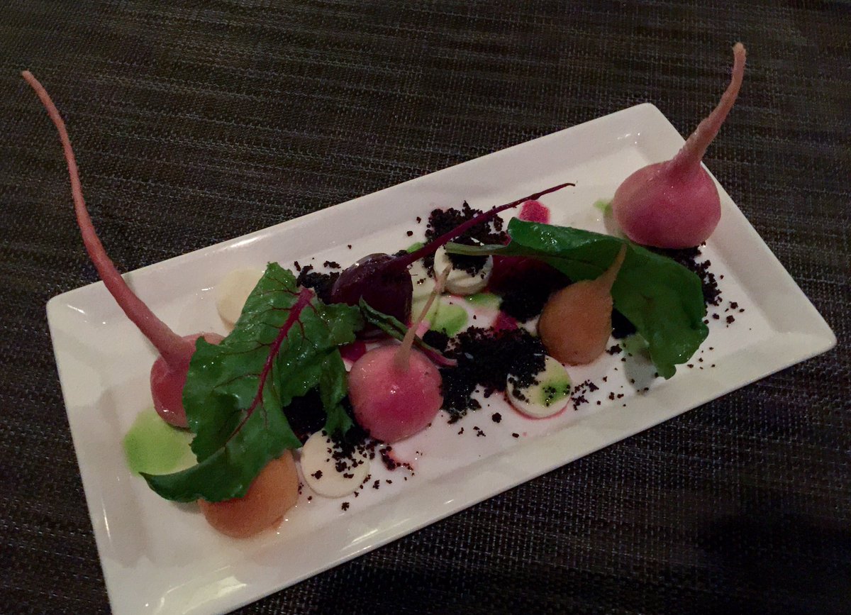 SparrowCoffee's tweet image. Chicago certainly has beautiful restaurants and creative food. Green Zebra is among one of our finest.