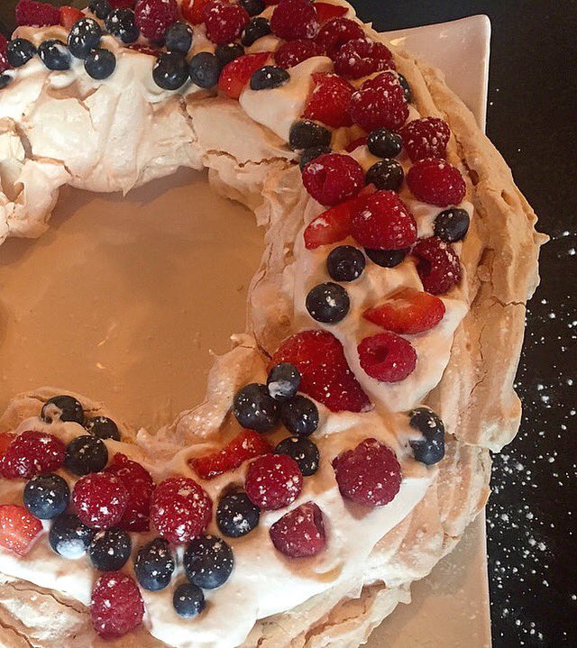 Pavlova; easy, fun, impressive &amp; delicious... #theslolane Visit the theslolane.com