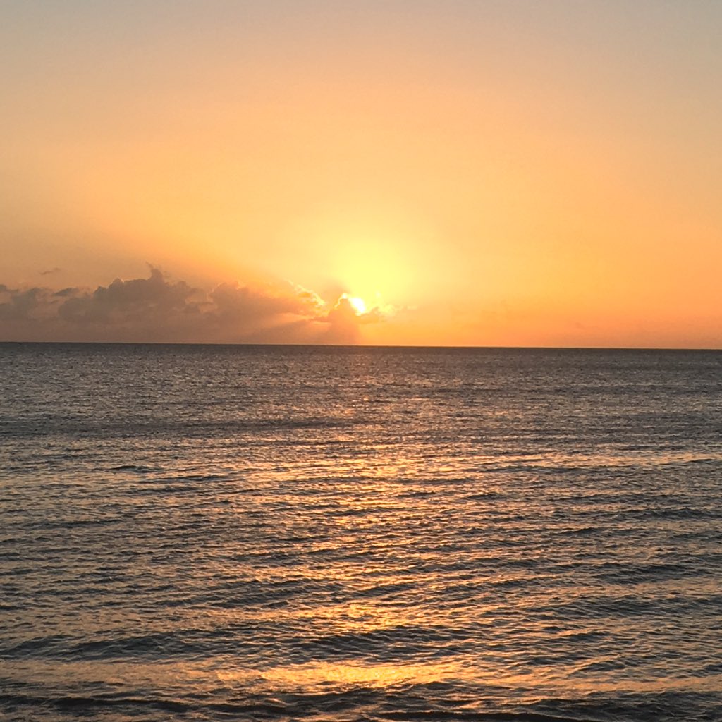 Beach today; fucking love sunsets~
🌅💞🙌🏼 — and my dad on the way, lol.