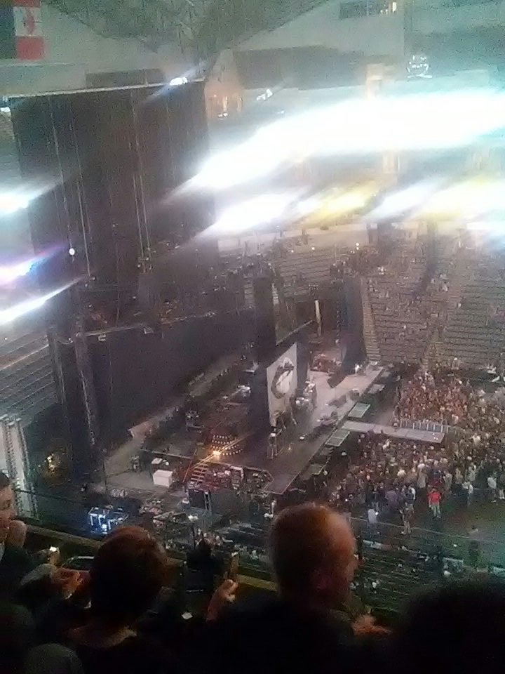 Bout to see GREEN DAY LIVE!!!!!