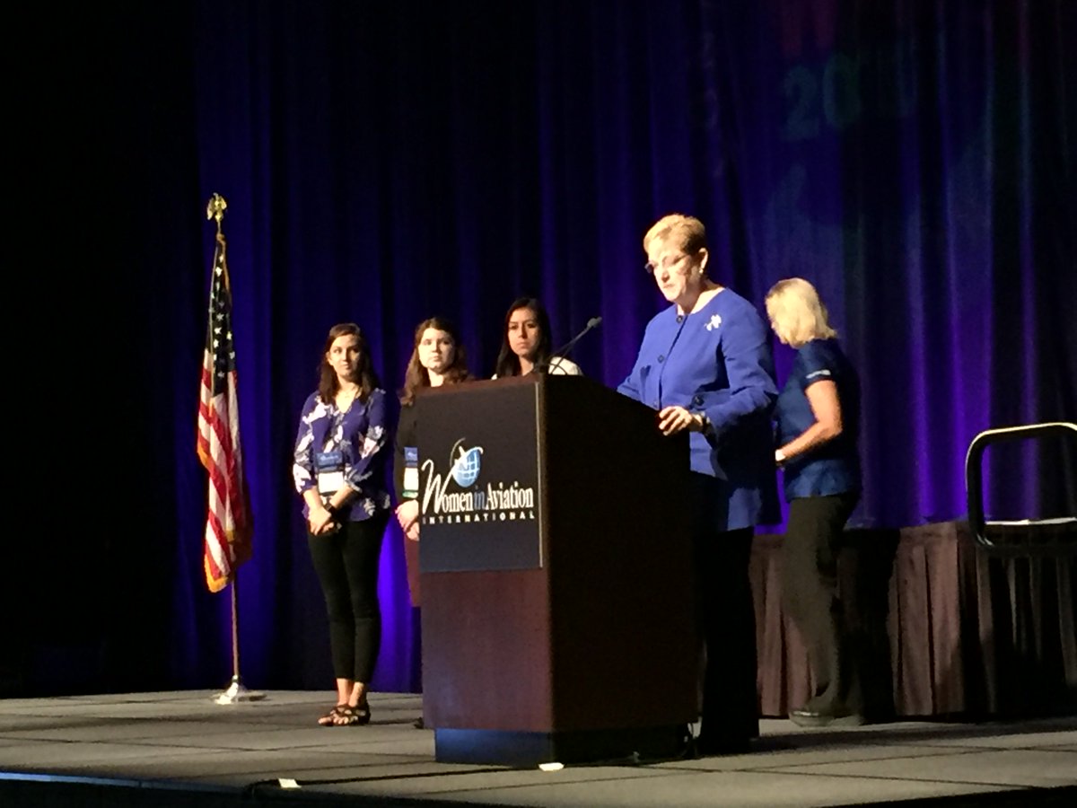 United Airlines recognizes scholarship recipients at Women In Aviation! @WomenInAviation #beingunited #WAI17 @weareunited