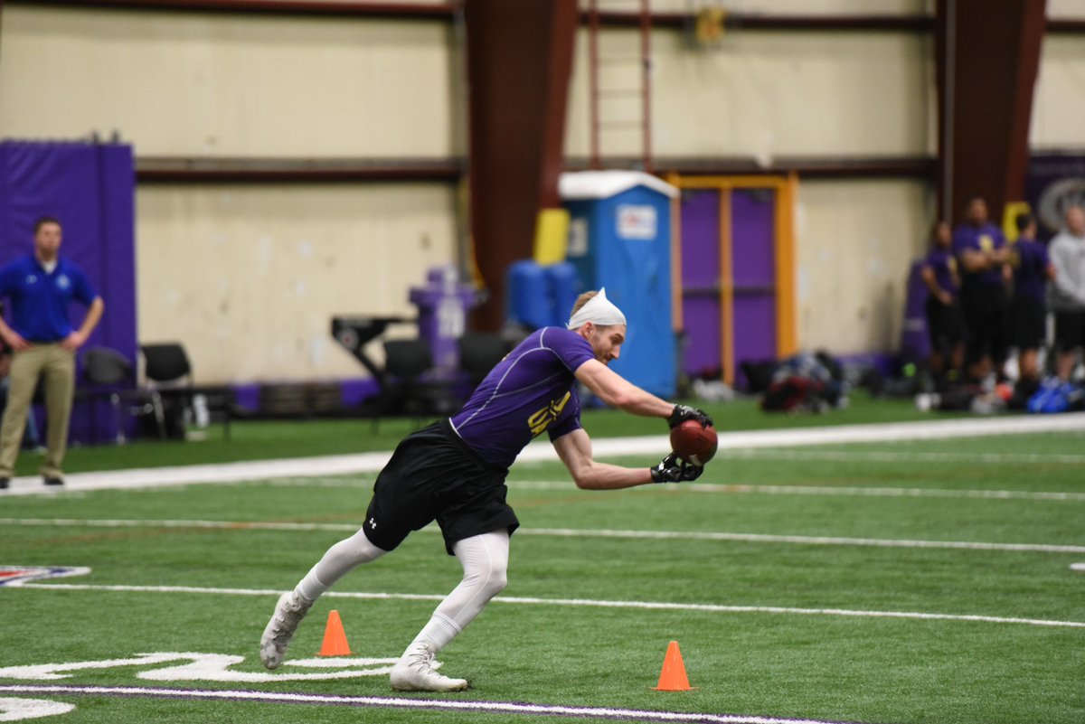 Locker_Report's tweet image. @Jangulo_8 Showcased his strong hands at the NFL Regional Combine. Great stuff, solid workout in individual drills.