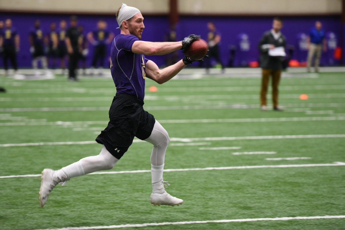 Locker_Report's tweet image. @Jangulo_8 Showcased his strong hands at the NFL Regional Combine. Great stuff, solid workout in individual drills.