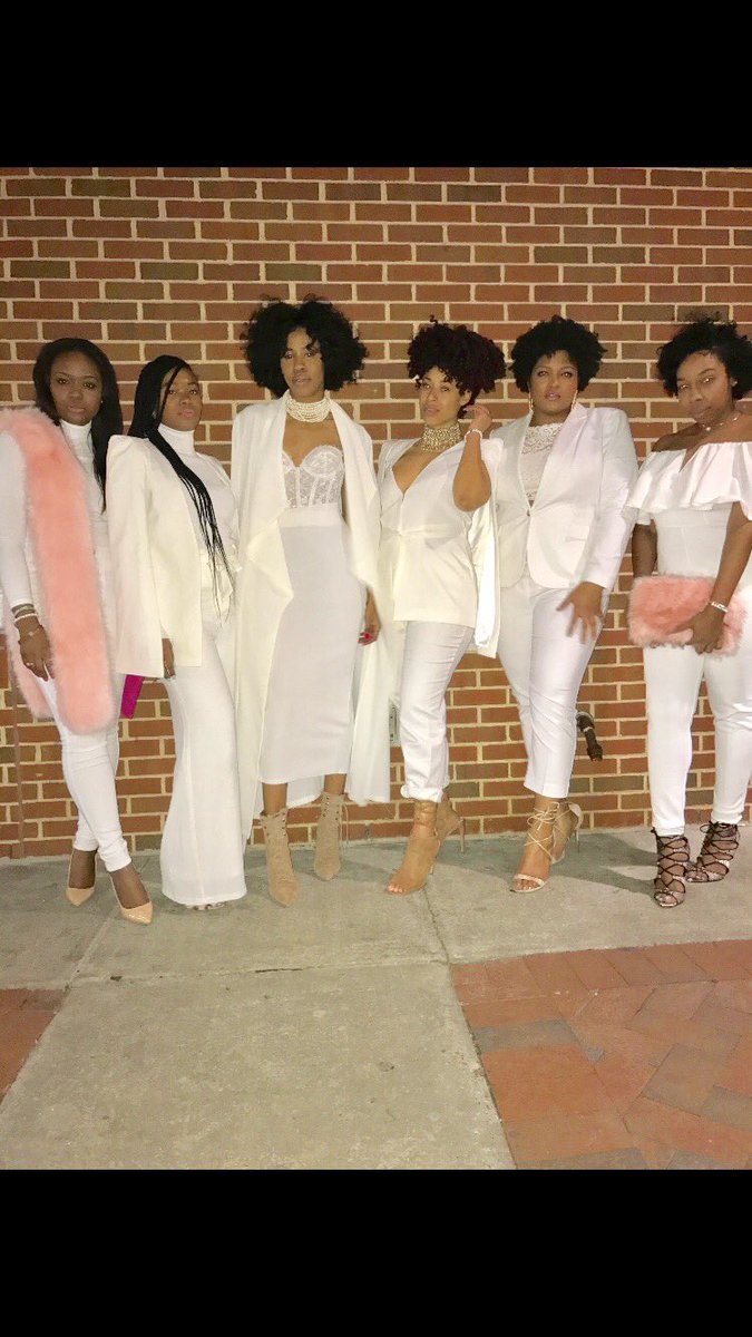 SuzanneNikole's tweet image. We Slay #AKA #Spring14 #Prophytes 💕💚