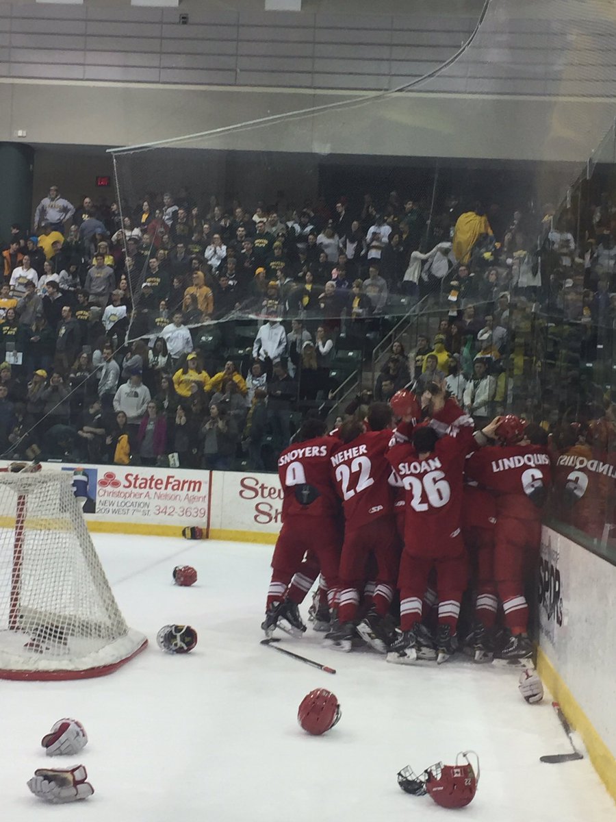 PortCityPuck's tweet photo. Plattsburgh defeats Oswego State 3-2 to win SUNYAC Championship. #OzGoldRush https://t.co/WSLTI8OB53