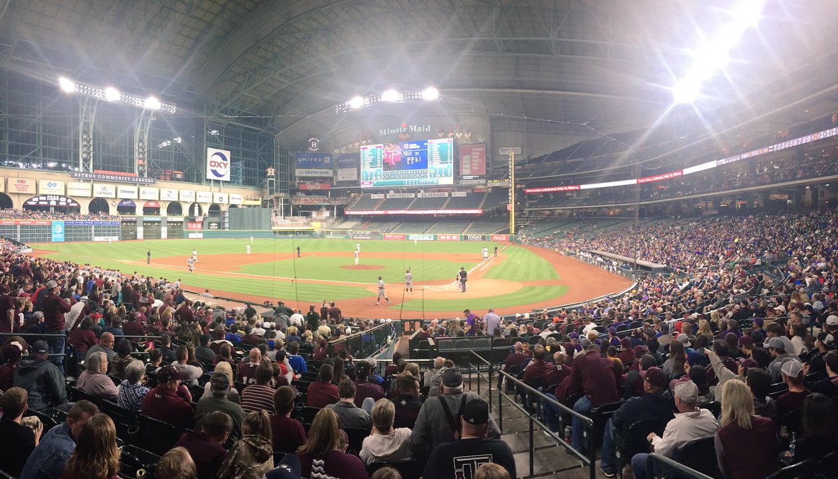 austinjdunson's tweet photo. .@AggieBaseball giving the horned frogs a hard time in Houston tonight #GigEm https://t.co/pSivlnOLhX