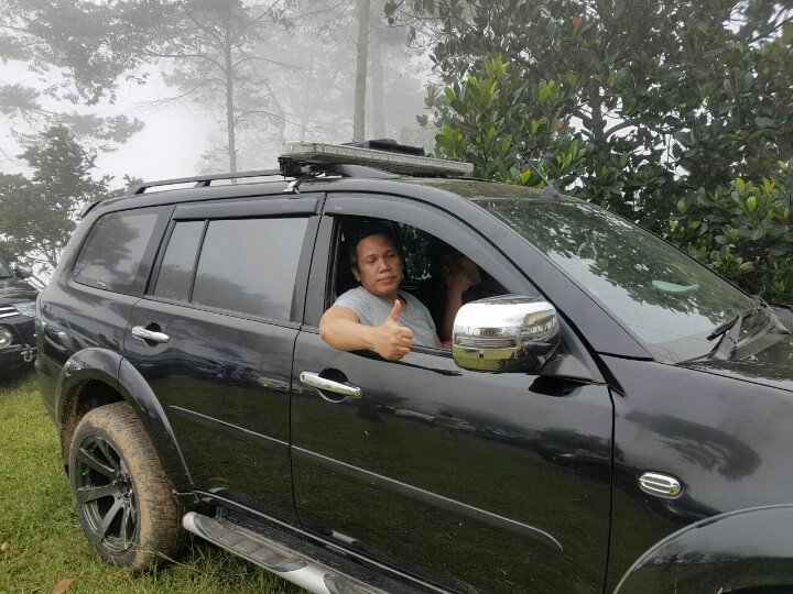 POCIndonesia's tweet photo. Top markotop... menikmati hawa di Gunung Batu POC Indonesia Jakarta Area Chapter https://t.co/sVboHBgZPs