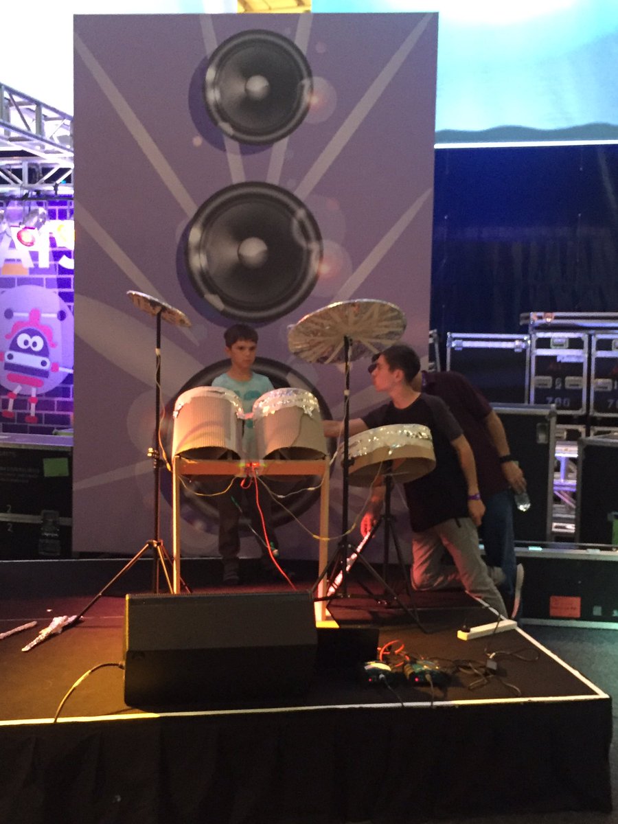 _academyEX's tweet photo. Sweet tunes coming from the #DigitalBandStand #SparkDigitalFactory @SparkNZ https://t.co/mxwicN8jyv