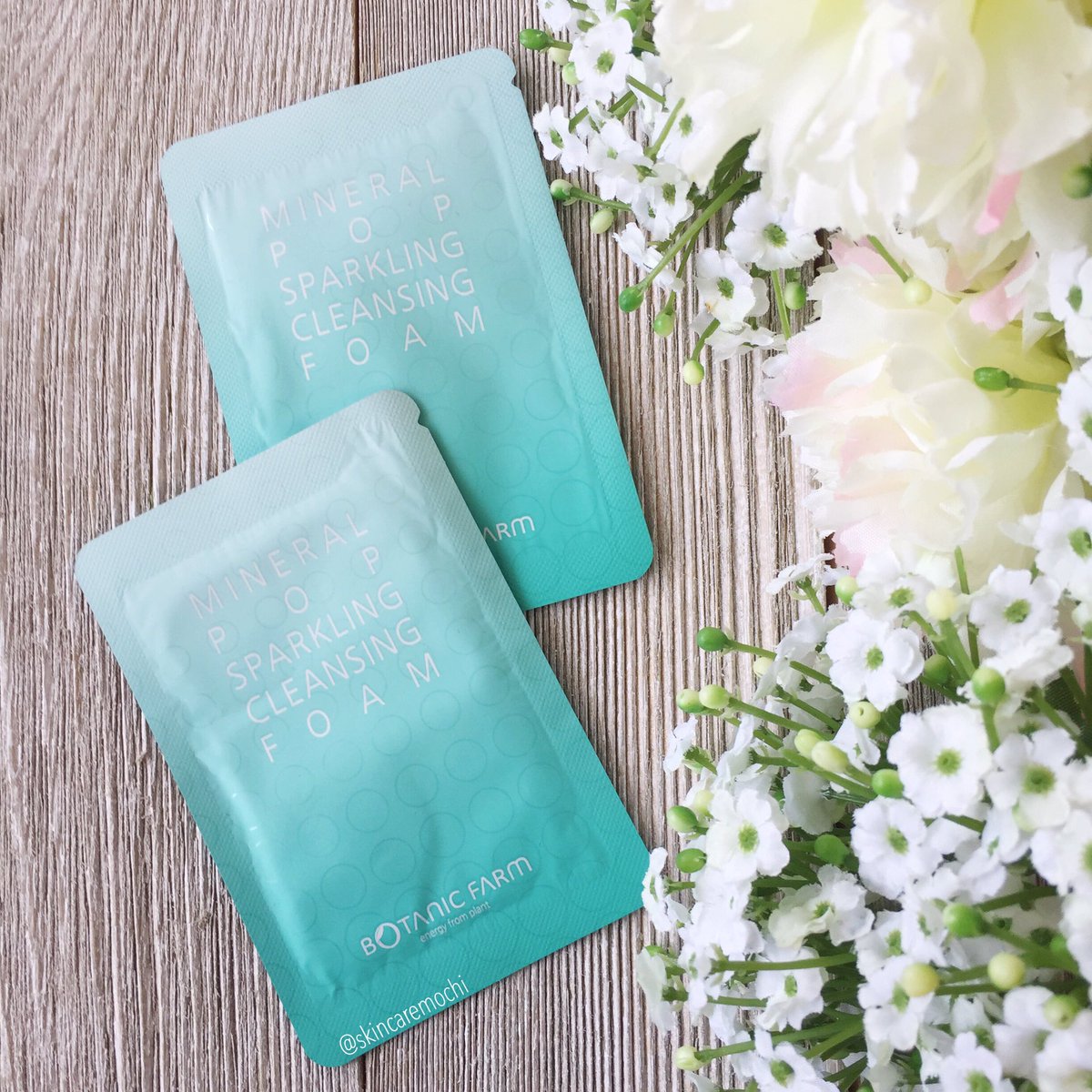 skincaremochi's tweet photo. Day 2 of my #skincaremochisamplestash challenge is the #BotanicFarm Mineral Pop Sparkling Cleansing Foam โ๏ธ...https://t.co/TCkQOKHu3s https://t.co/wFW8WpIOxd