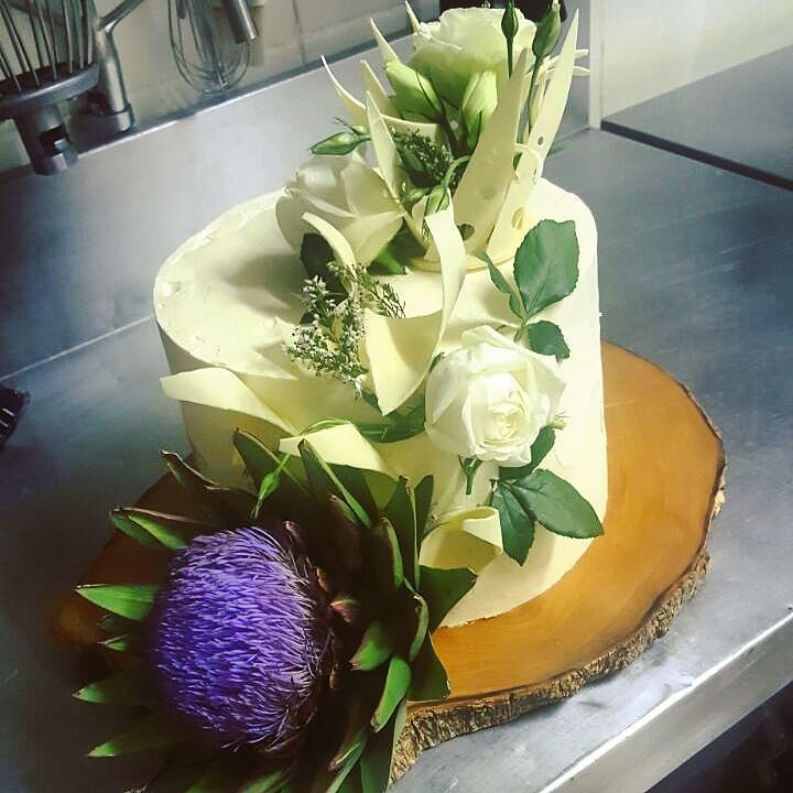 Blueberry cake #valhrona #ivoire #hartfordhouse <a href="/miquetta1/">Miquetta</a> ift.tt/2ls3rTX