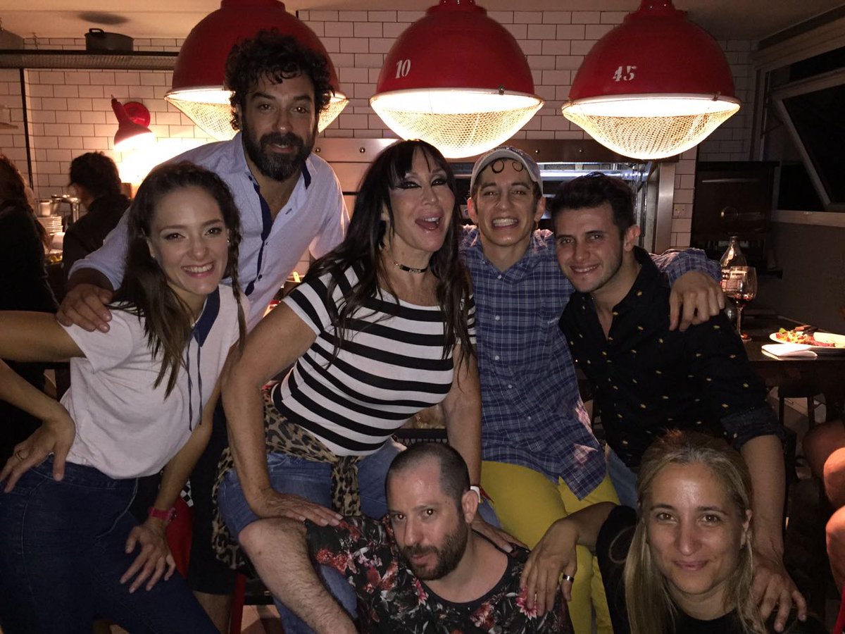 Felices disfrutando de cena maravillosa con <a href="/JoseOttavis/">José Ottavis</a> <a href="/sapuartaza/">Sabrina Artaza</a> <a href="/DiegoHodaraOk/">Diego Hodara</a> <a href="/PuchetaJulian/">Julián Pucheta</a> <a href="/GAZZIALEANDRO/">LEANDRO GAZZIA</a> Mina Battista y amigos!!!💋