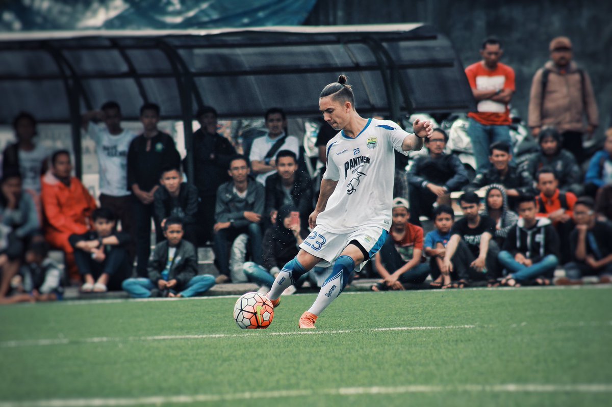 KimKurniawan's tweet photo. Balas di Bandung! 👊🏻⚽️💪🏻 https://t.co/yNzcLQH50d