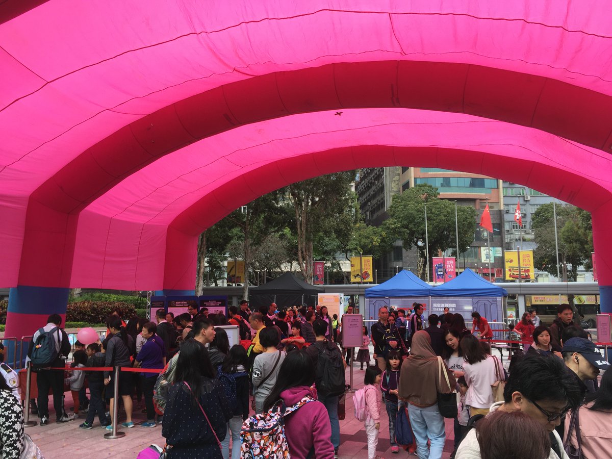 PalaeoPittman's tweet photo. Great time @BritishCouncil #ScienceAliveHK #HKScienceMuseum Thank you @hku_science + @Dino_Dobrowski helpers. Many happy visitors! https://t.co/MacooXDZrn