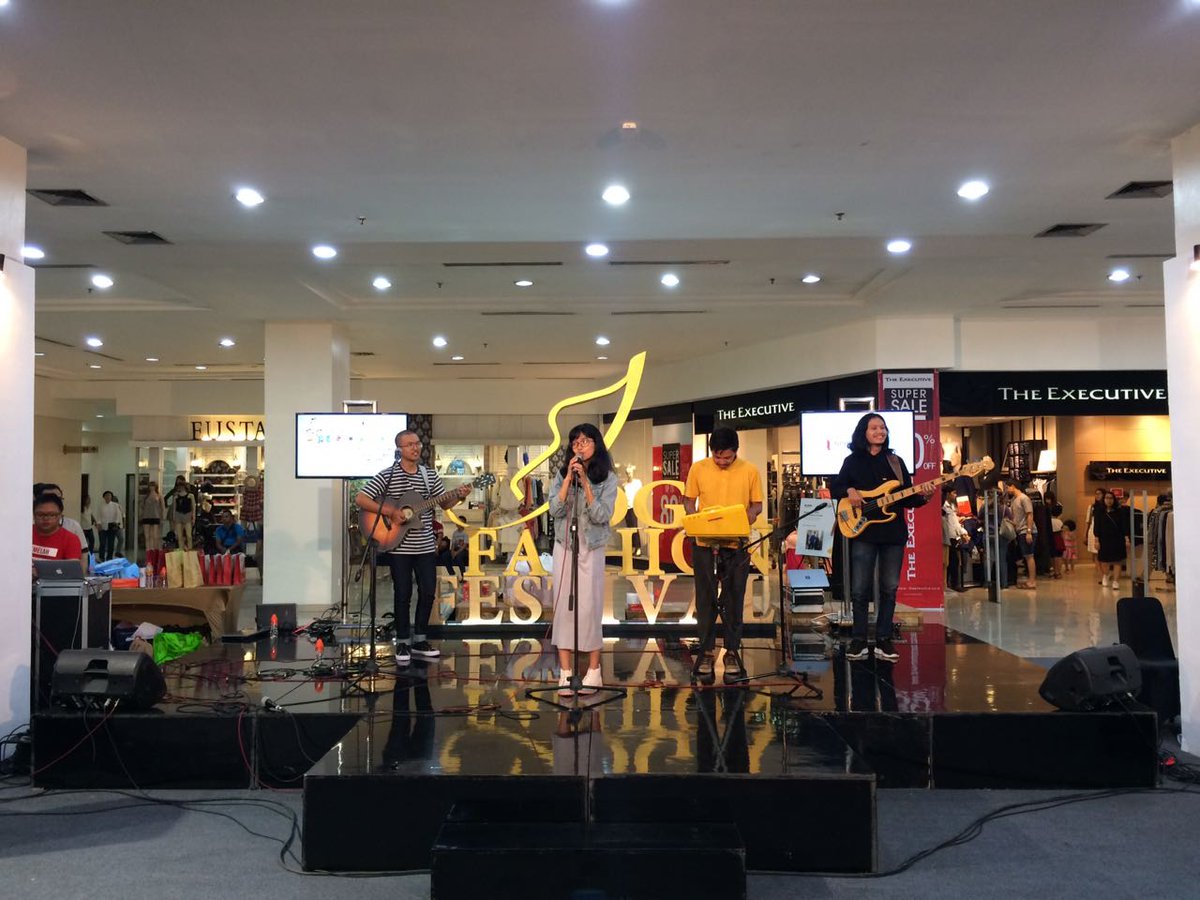 ada LELANG voucher hotel, @olski_  dkk di #1YearH3Y #Auction4ShareJogja Hall B <a href="/PlazaAmbarrukmo/">PLAZA AMBARRUKMO</a> Lt. 2, Minggu, 5 Maret 2017 jam 13.00-16.00