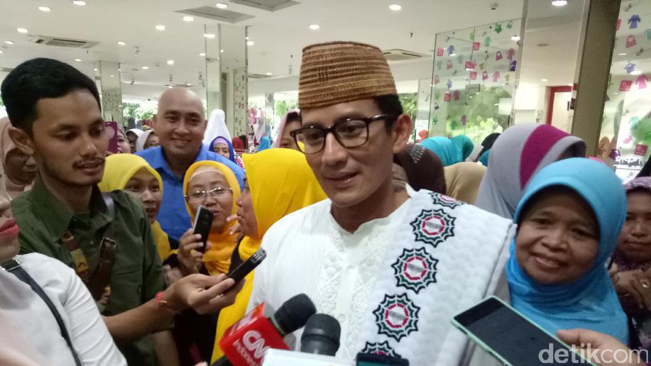 detikcom's tweet photo. Sandiaga: Pertemuan SBY-Prabowo Tertunda Kunjungan Raja Salman https://t.co/dsGKvu5pcm https://t.co/JzHOzCD0KU