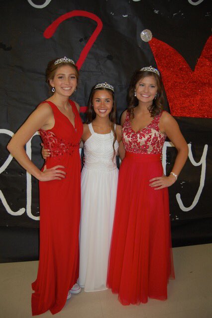 jennaamcneil's tweet photo. Happy happy birthday jessi!!!!!!! Love you lots!!! Party it up🎉🎉 https://t.co/AetZkzh4R9