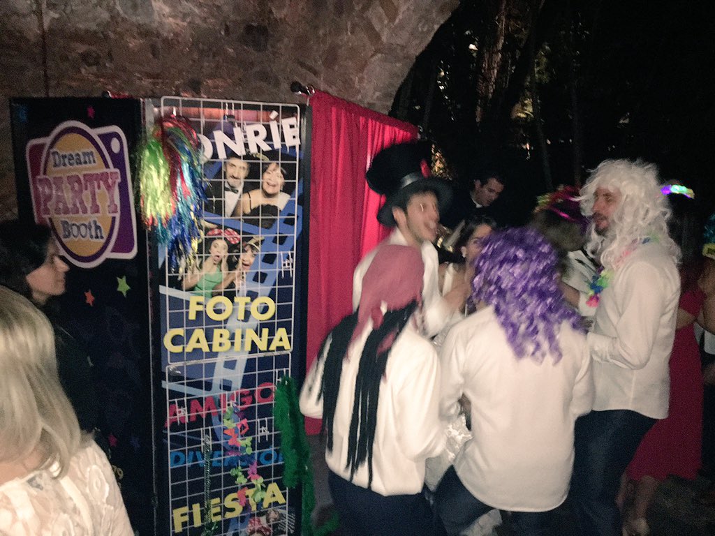 DreamPartyBooth's tweet photo. La fiesta es más divertida con un photobooth!!! https://t.co/vvPlzjTR2u
