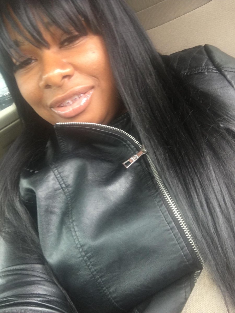 My god my mom is pretty😍😍😍💯💯💯