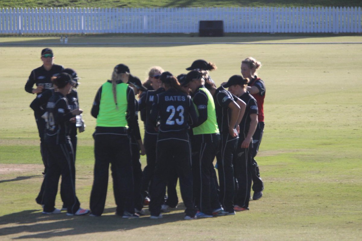 WHITE_FERNS's tweet photo. Wicket! What a caught & bowled from Anna Peterson #shebowlswickets Lanning 97* AUS need 26from 4.4 overs at 5.57 #WFvAUS https://t.co/8sbkpzIHcM