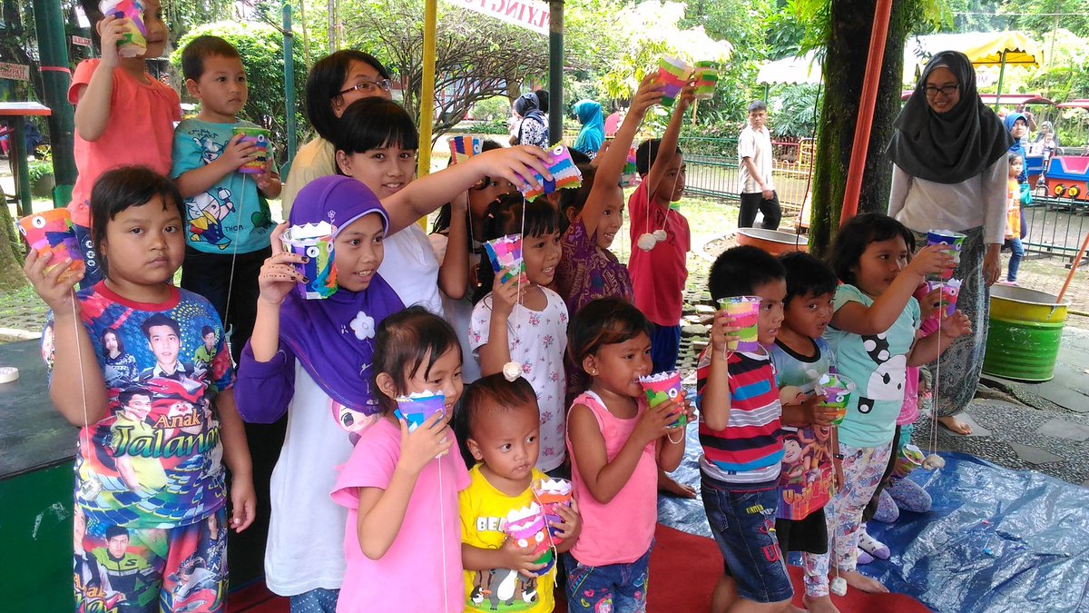 Setelah selesai #temandongeng menunjukkan karyanya! Semua bersenang-senang hari ini. Sampai ketemu lagi #temandongeng :D