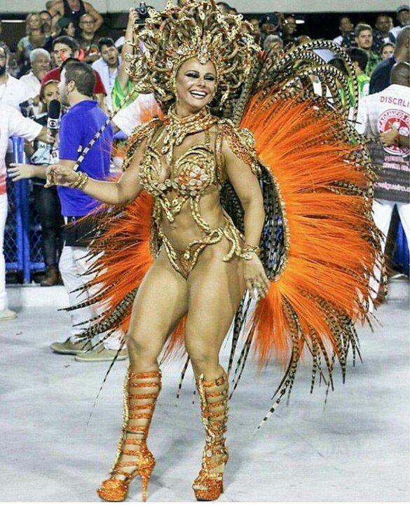 Pipoocar's tweet photo. RAINHA dá SAPUCAÍ VEM Aí #viviaraujo #salgueiro #bateriaFuriosa https://t.co/68ZDseKFJd