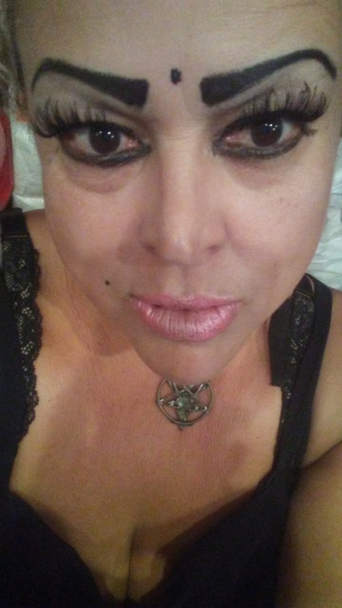 SONIA PIZARRO LOPEZ (THELIVINGDEAD99) Twitter