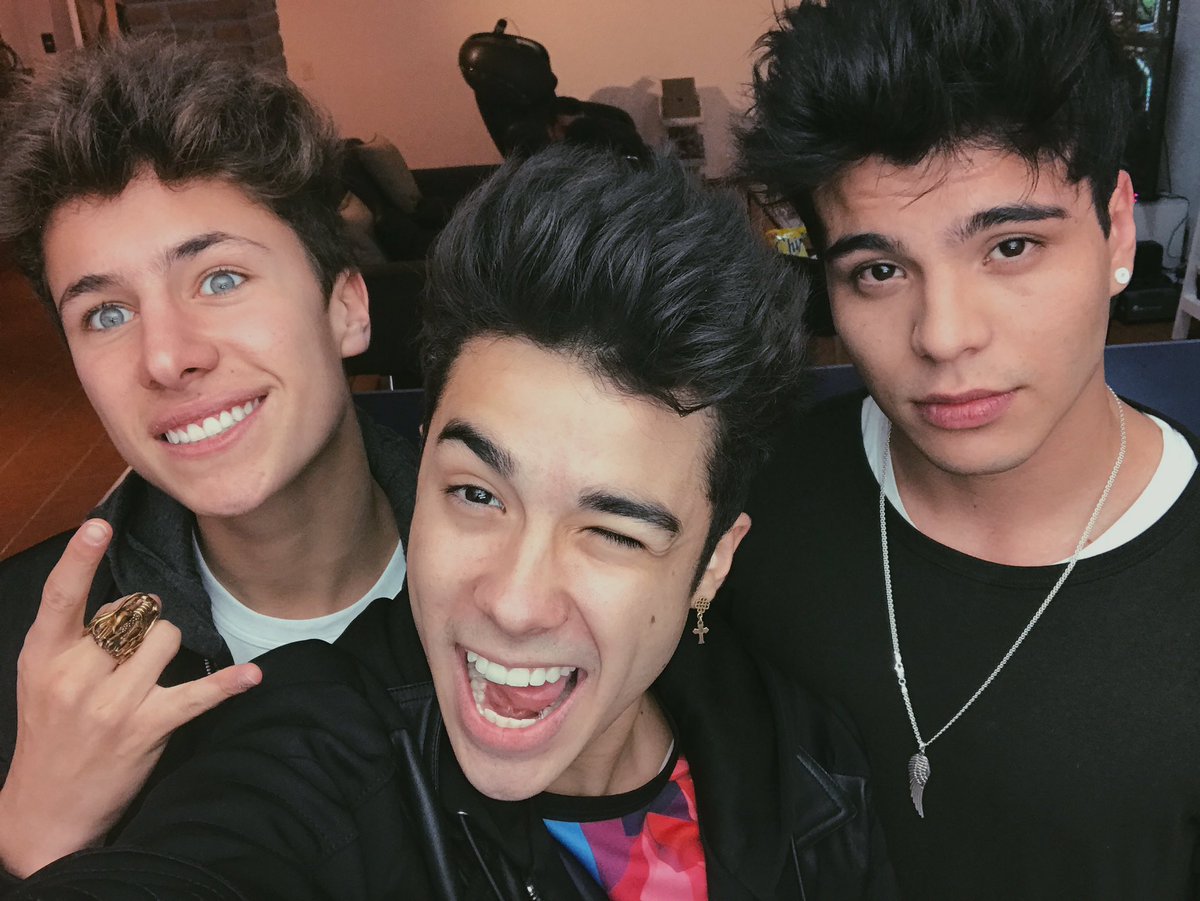 mariobautista_'s tweet photo. Rodéate de personas que sueñen como tú y no solo van a compartir tu pasión pero te harán mejor persona todos los días, a celebrar ❤⚡🙏🏻 #2017 https://t.co/6reuMM4Dcq