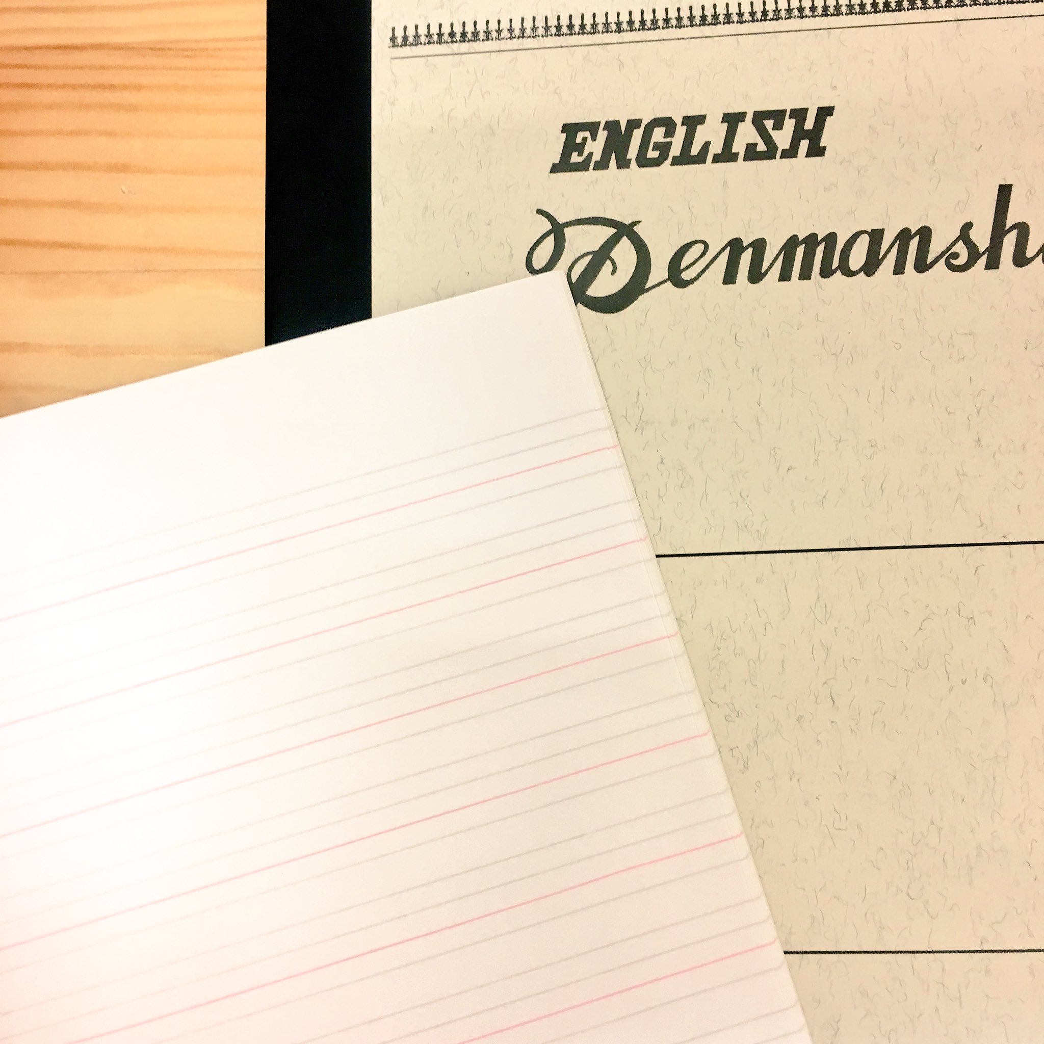 文具と雑貨の店 トナリノ Twitterren ツバメノート英習帳入荷しました 今月はノート もいろいろ春に向けて新しく入荷しております こちらは英語用の13段ノートです シンプルな表紙 裏面はアルファベット表なので久しぶりに英語を勉強してみようかなという方にも