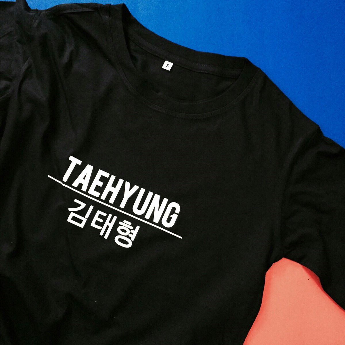 Vvvshop1's tweet photo. 💛250- เสื้อสกรีนพร้อมส่ง
เปลี่ยนชื่อได้ ออกแบบได้ แจกบน
#WingsTourInBangkok #THEWINGSTOURinbangkok #SpringDay4thWin https://t.co/2VTcGv9wZ3
