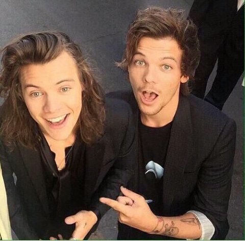 easierblue's tweet photo. #LarryStayStrong No me importa quedar como idiota/pelotuda/boluda si todo esto llega a ser fake, solo quiero que estén bien... ❤ https://t.co/W3VIzU0gaG