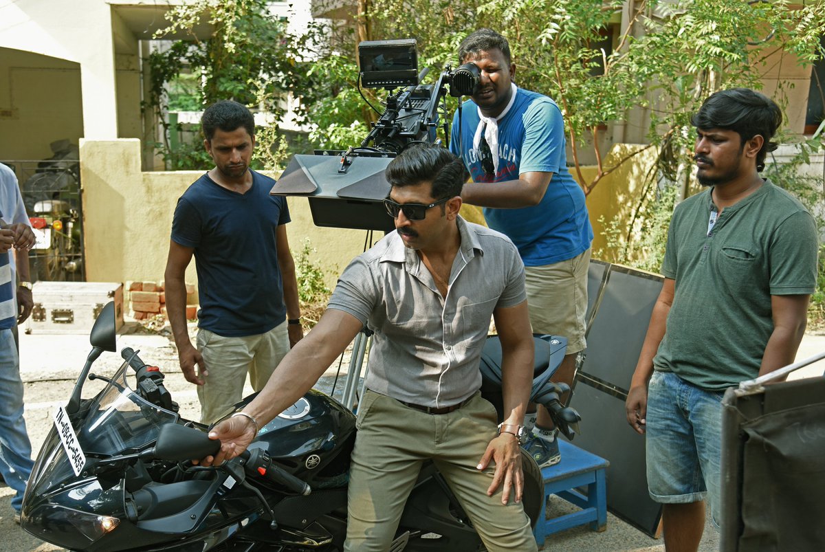 vidhu_ayyanna's tweet photo. #Kuttram23 #onlocation #2ndcamera @arunvijayno1 @kmb_dop @dirarivazhagan Great team to work with..  😊 https://t.co/yRCKD8IOK6