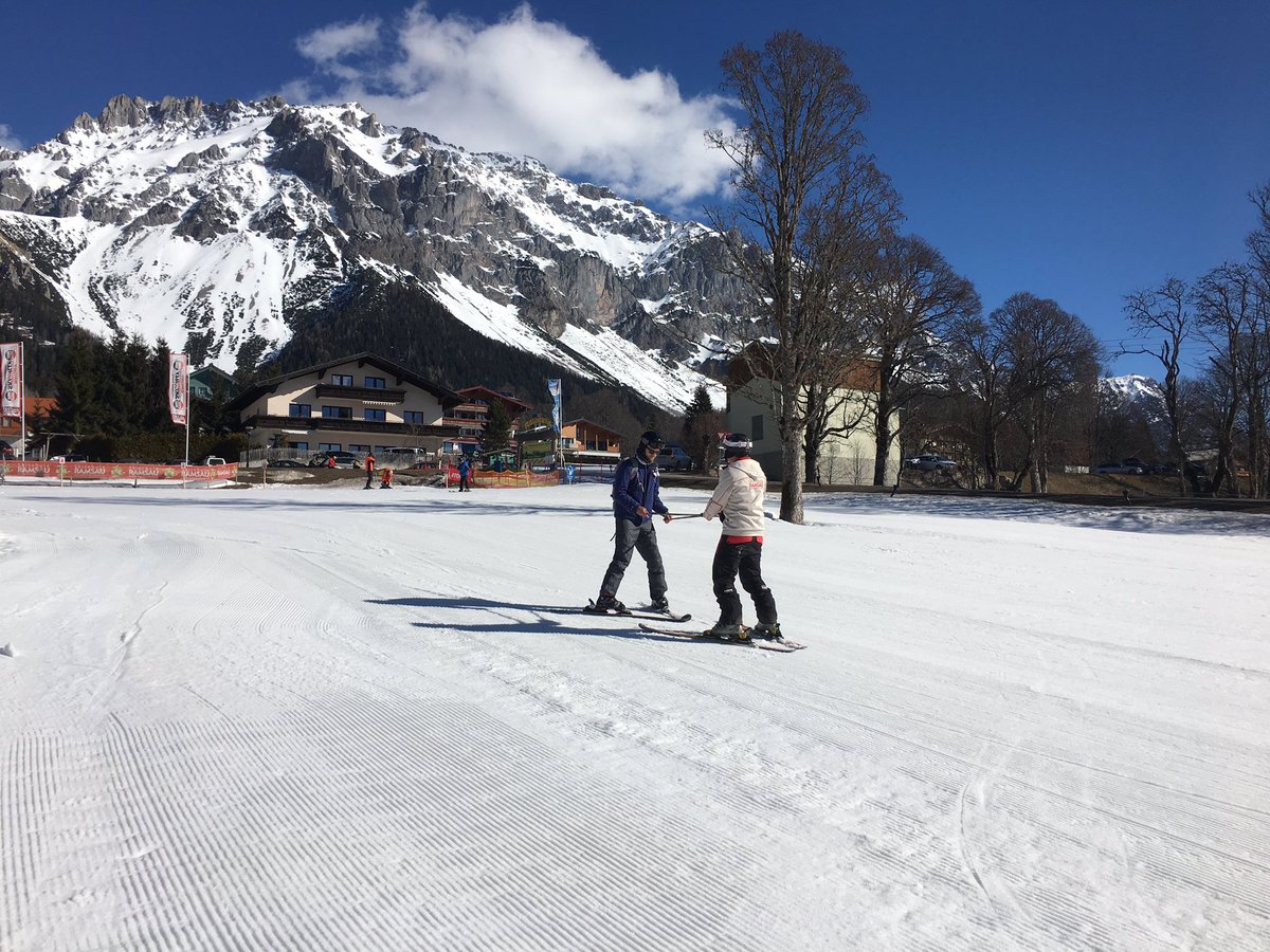 ikwilmeerreizen's tweet photo. Vandaag skiën voor beginners part 2. Zó verbaasd hoeveel je al kunt leren in 1 dag! #feelaustria #oostenrijk #schladmingdachstein https://t.co/YfLXalB5va
