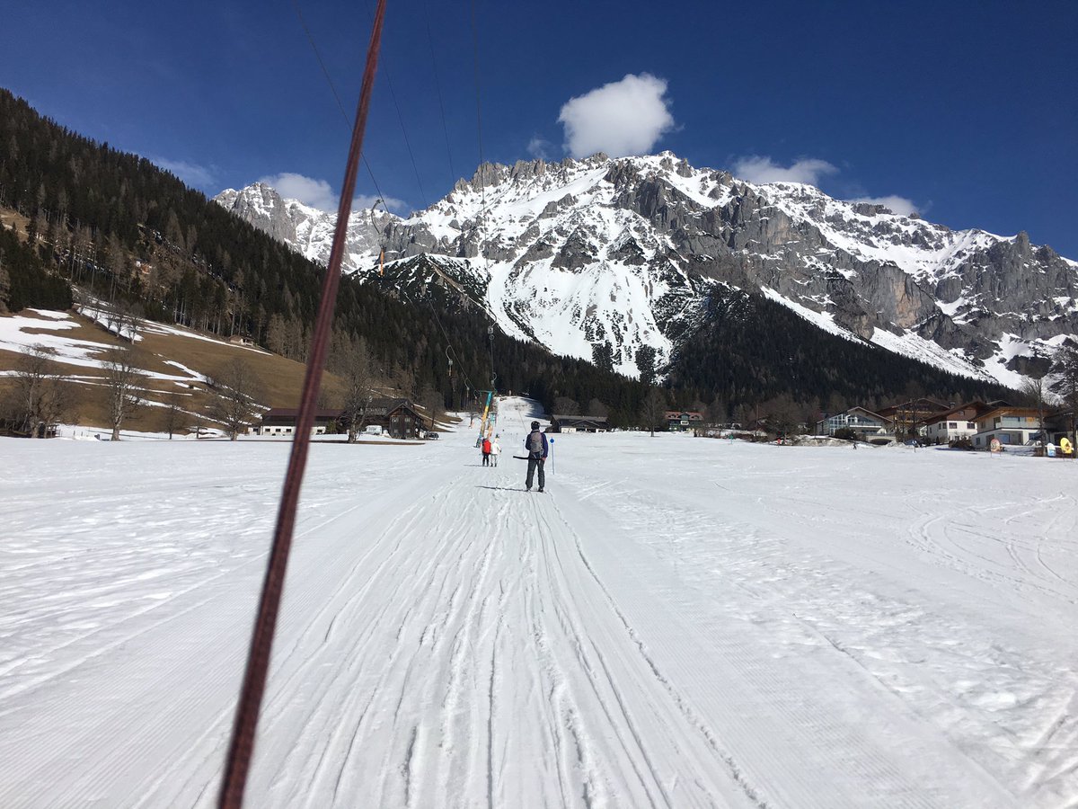 ikwilmeerreizen's tweet photo. Vandaag skiën voor beginners part 2. Zó verbaasd hoeveel je al kunt leren in 1 dag! #feelaustria #oostenrijk #schladmingdachstein https://t.co/YfLXalB5va