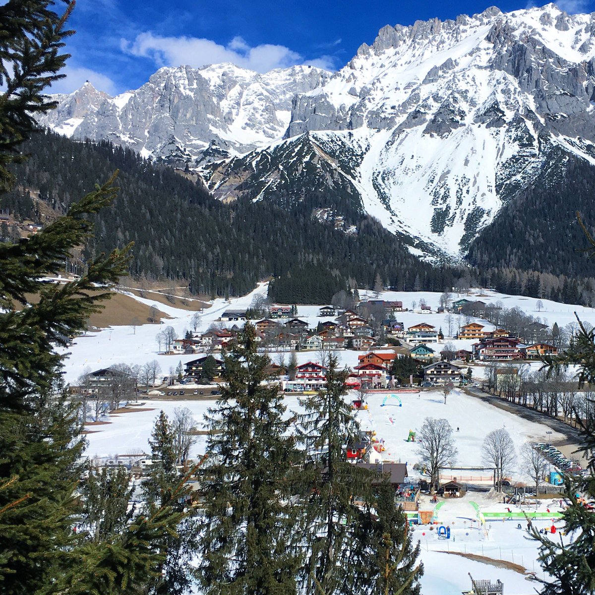 ikwilmeerreizen's tweet photo. Vandaag skiën voor beginners part 2. Zó verbaasd hoeveel je al kunt leren in 1 dag! #feelaustria #oostenrijk #schladmingdachstein https://t.co/YfLXalB5va