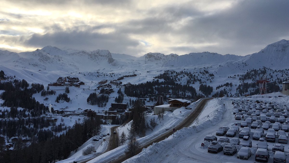 DanielGordon91's tweet photo. There are much worse things to wake up to in the morning!! #timetohittheslopes #laplagne #skiing https://t.co/3yyCz3XNgI