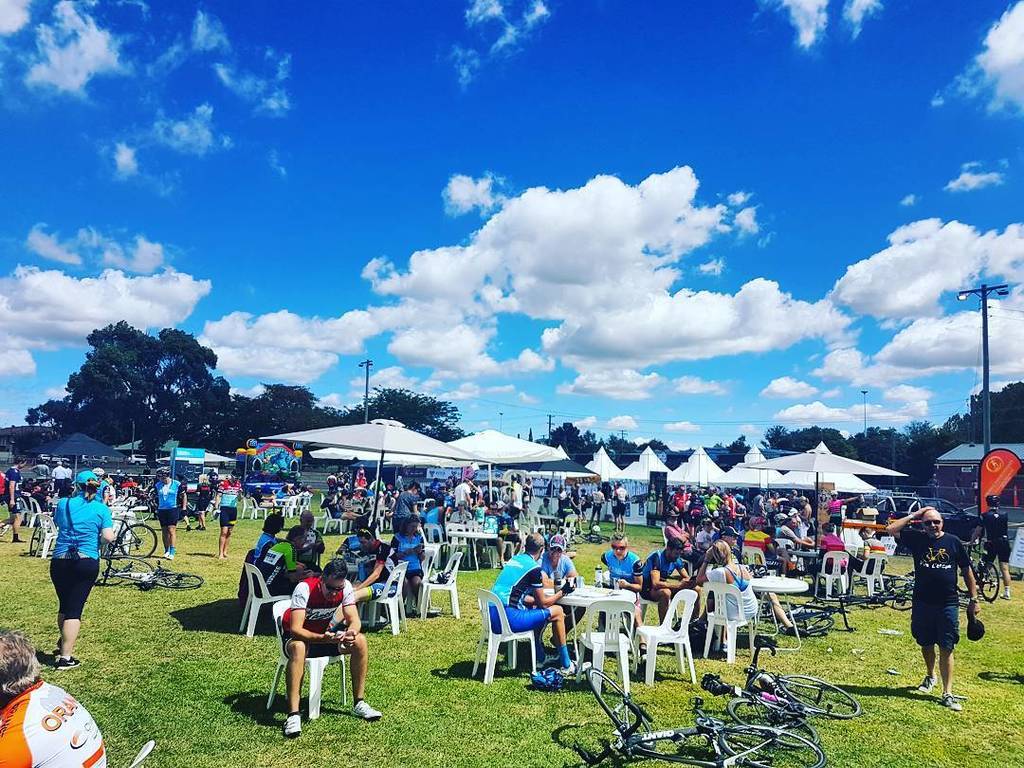 AlexHandley3's tweet photo. The post ride free beer tasted mint. #orangechallenge #focus #cheeky170 #wellcooked #bitbu… https://t.co/XITNxGwcKb https://t.co/lPt3PgNN4c