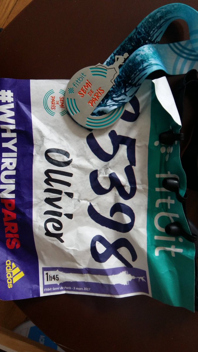 Ollie_Hla's tweet image. At the #SemiParis finish line with colleague and running buddy Michel after 1h43&apos;59. We were better than the weather 😂 #eos2gether