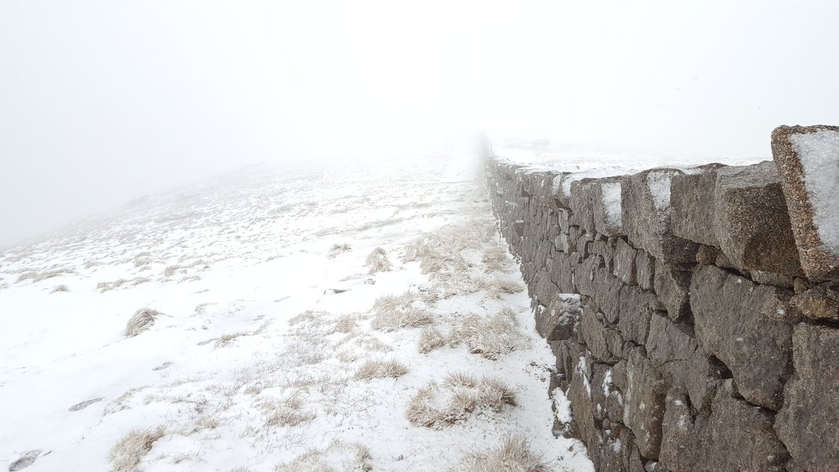 GaryLundy34's tweet photo. The Mourne Wall at Slieve Corragh this morning @WeatherCee @barrabest @angie_weather @EnjoyTheMournes @LodgeMeelmore https://t.co/W01b2UYOdP