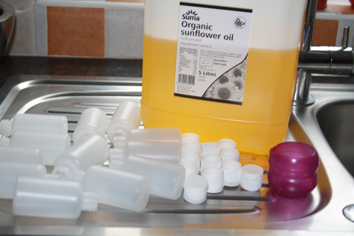 No #nasty commercial oils in my #babymasssage class, kitchen looking like a bottling plant! #healthy #happy #babies #mummies #daddies